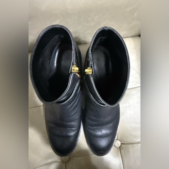 Michael Kors Black boot for women. - Picture 2 of 8